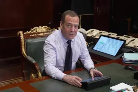 Medvedev Baydeni ələ saldı