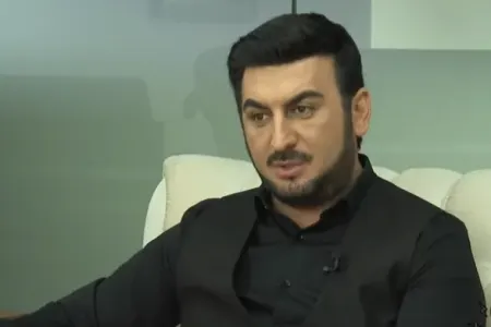 Tolik əsəbləşdi: - “Ölülərini qəbirdən çıxarıb…”
