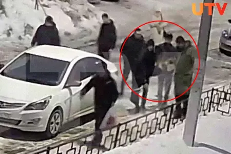 Uşaq qar uçqununa düşdü