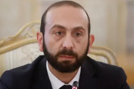 Mirzoyan: "Türkiyə ilə sərhədlərin açılmasını istəyirik"