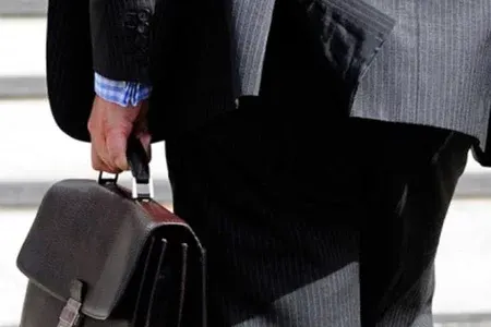 Azərbaycanda iş adamı özünü - GÜLLƏLƏDİ