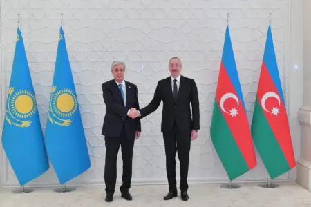 Prezidentlər konteyner qatarının gəlişini izlədi
