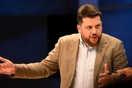 Navalnının müttəfiqinə çəkiclə hücum edildi