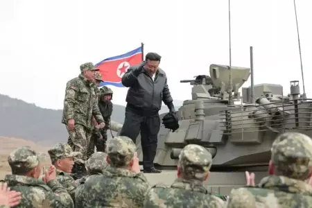 Şimali Koreya lideri yeni tankı sınaqdan keçirdi