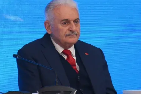 Beynəlxalq sistemin dağıldığını görürük - Binəli Yıldırım