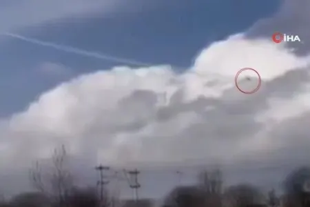 Pilot qəzaya uğrayan təyyarədən özünü belə atdı - ANBAAN VİDEO