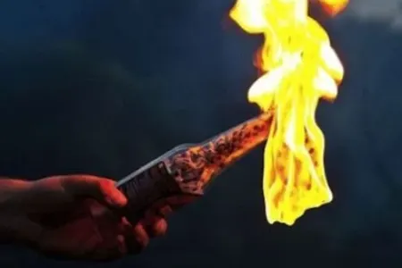 Rusiyada seçki məntəqəsinə “Molotov kokteyli” atıldı