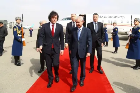 Gürcüstanın Baş naziri Azərbaycana rəsmi səfərə gəldi