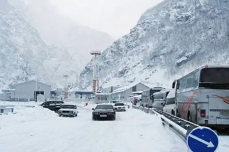 Gürcüstandan Rusiyaya gedən yeganə yol bağlandı