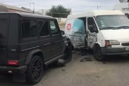 Bakıda "Gelandevagen" 6 maşını əzdi