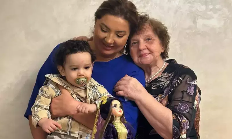 Nazilə qayınanası və nəvəsi ilə