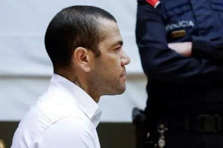 Dani Alves 1 milyon təzminat qarşılığında azadlıqda
