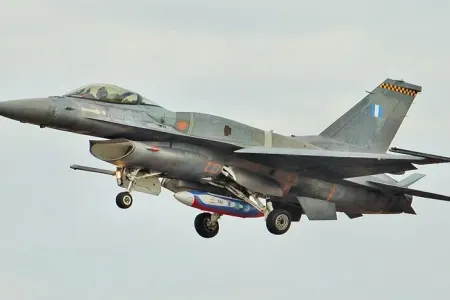 Yunanıstanda F-16 qəzaya uğradı