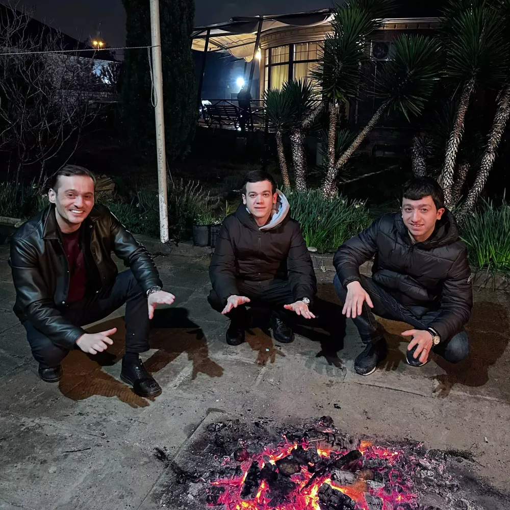 Emilin bu görünüşü təəccübləndirdi