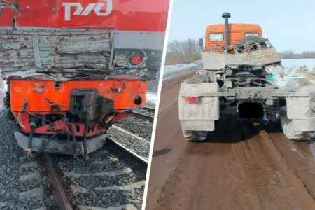 Moskvaya gedən sərnişin qatarı “KamAZ”la toqquşdu
