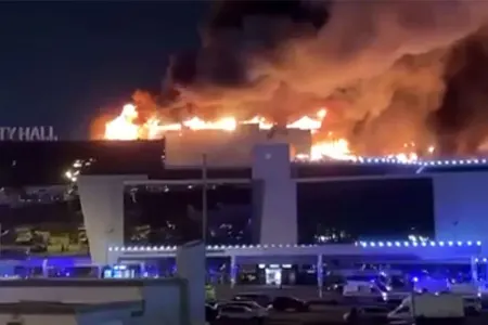 Krasnoqorskda terrorun baş verdiyi konsert zalına basqın edilir