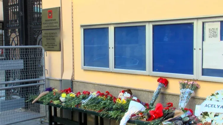 Rusiya Baş Konsulluğunda bayraqlar yarıya qədər endirilib