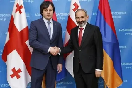 Kobaxidze İrəvanda Paşinyanla görüşdü