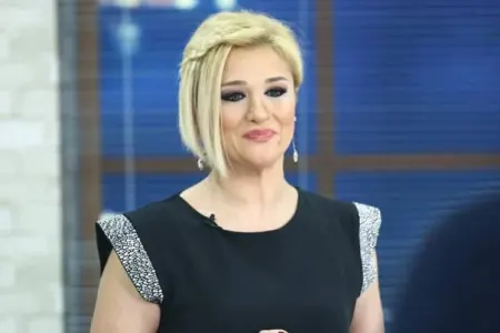 Tanınmış aparıcıya “köhnə maşın” TƏPKİSİ: - “Jiquli"də gəlməyim obyekt sahibinin...”