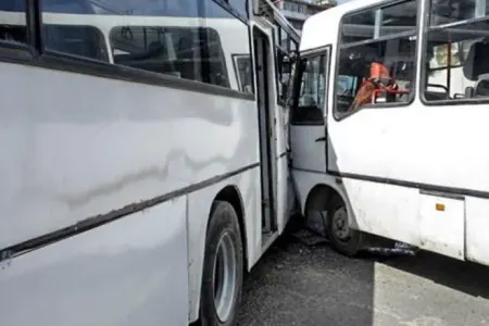 Avtobuslar toqquşdu: - yaralılar var