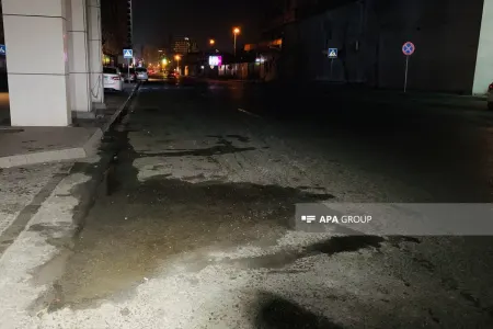 Bakıda məişət tullantılarını yığan kişi maşınların arasında qaldı, hər iki ayağını itirdi - -FOTO