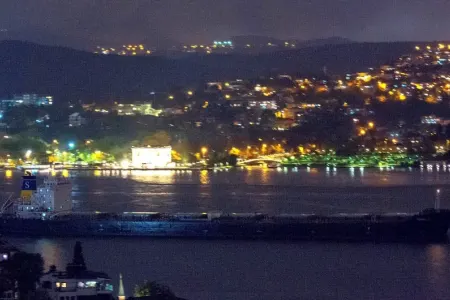 Bosfor boğazında gəmilərin hərəkəti hər iki istiqamətdə bağlandı