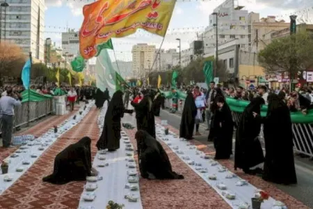 İranda altı kilometrlik iftar süfrəsi açıldı