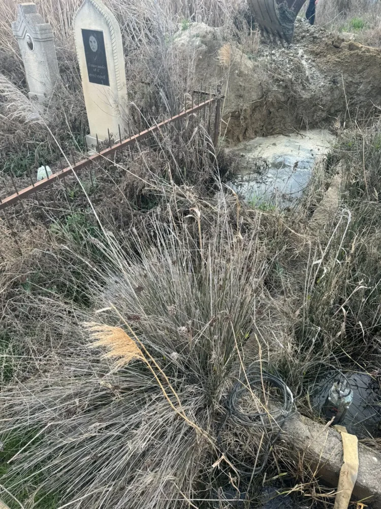 Coratda qəbirlər kanalizasiya suları altında QALDI - FOTO / VİDEO