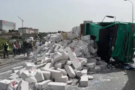 3 yük maşını toqquşdu
