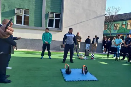 Azərbaycan pəhləvanı dünya rekordunu qırdı - FOTO