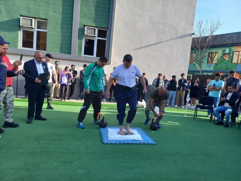 Azərbaycan pəhləvanı dünya rekordunu qırdı - FOTO