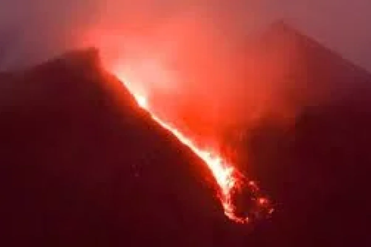 Vulkan püskürməsi baş verdi - VİDEO