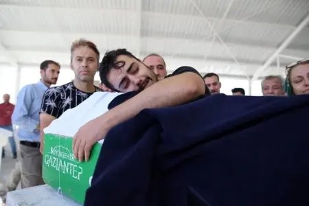 FACİƏLİ CİNAYƏT: - 3 yaşlı qız uşağını öldürüb soyuducuda gizlətdilər