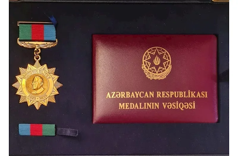 Tanınmış siyasətçi "Heydər Əliyevin 100 illiyi" yubiley medalı ilə təltif edildi - — FOTO