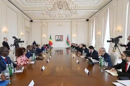 Prezidentlərin geniş tərkibdə görüşü keçirildi