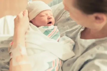 Məşhur aktrisa ana oldu - FOTO