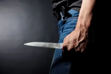 Bakıda gənc oğlan kürəyindən bıçaqlanıb