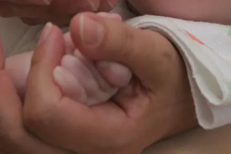 Dayə 8 yaşlı qızı diri-diri basdırdı - FOTO