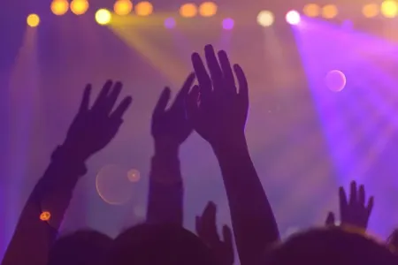 Bu məşhur mahnını dinləyənlərin çoxu psixi xəstədir