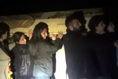 Türkiyəli millət vəkili PKK terrorçusunun tabutunu daşıyıb