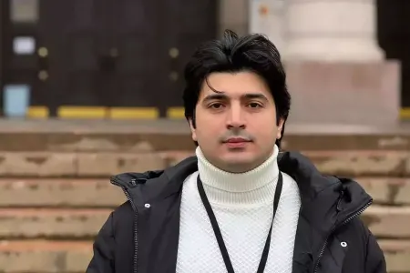 Təyyarədə huşunu itirib yerə yıxıldı - FOTO