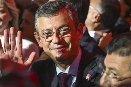 CHP-nin sədri əməliyyat olundu