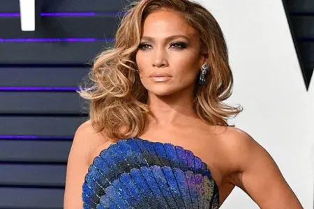 Cennifer Lopezi bu geyiminə görə ələ saldılar - FOTO