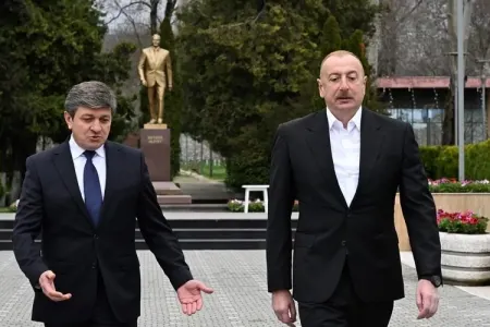İlham Əliyev Qəbələdə Heydər Əliyevin abidəsini ziyarət etdi