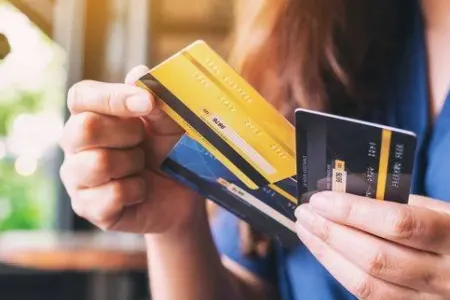 Bakıda qadın vətəndaşların bank kartlarını soydu