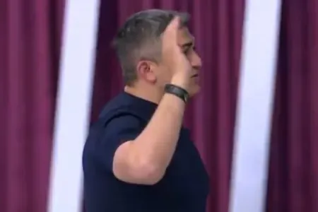 Aparıcı efiri tərk edən müğənniyə: - "Gəl, bizi döy!"