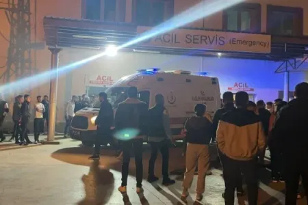 Bıçaqlı dava: - 3 yaralı