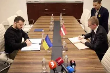 Ukrayna və Latviya təhlükəsizlik sazişi imzaladı