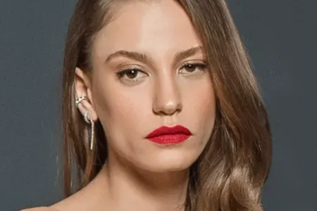 Serenay Sarıkaya görünüşü ilə gündəm oldu - FOTOlar