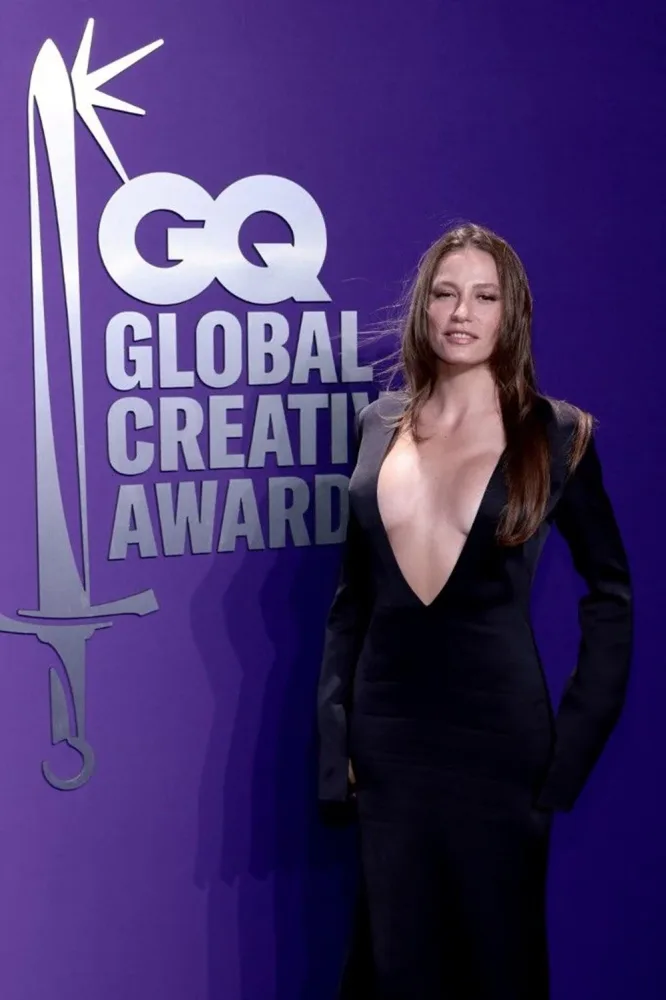 Serenay Sarıkaya görünüşü ilə gündəm oldu - FOTOlar